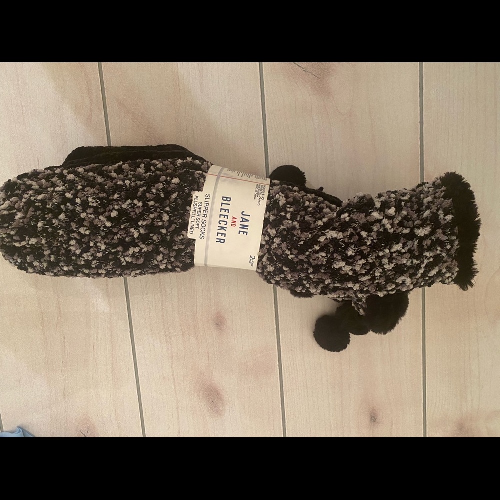 🔴Jan’s and Bleecker two pack socks. - Picture 4 of 4